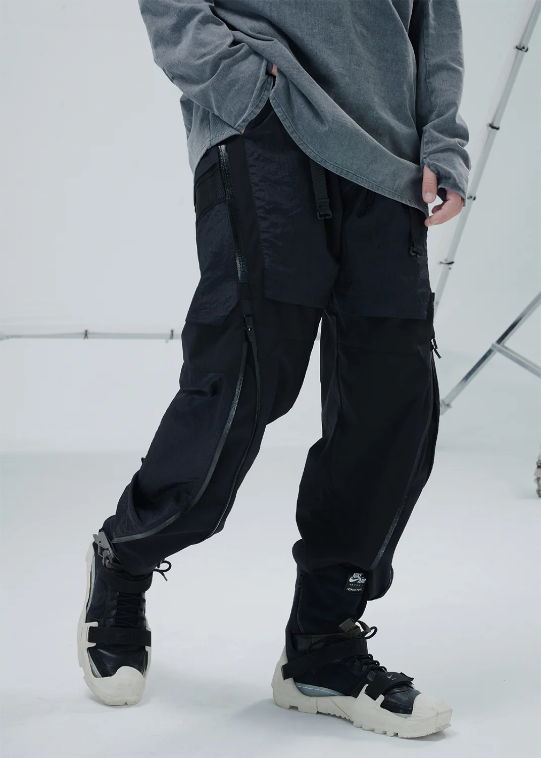 155 DOUBLE SHAPE ZIPPER WATERPROOF PANTS - BLACK